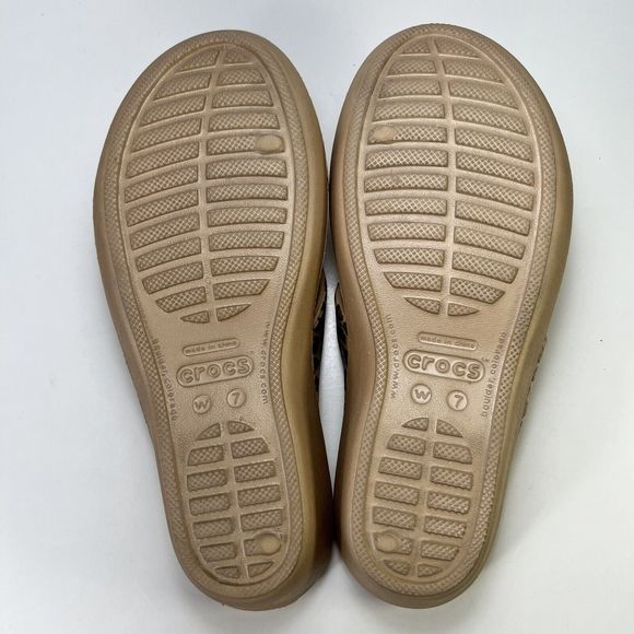 COPY - Crocs Cyprus Leopard Print Strap Woman’s Mini Wedge Size 7 Slides Shoe - Picture 7 of 10